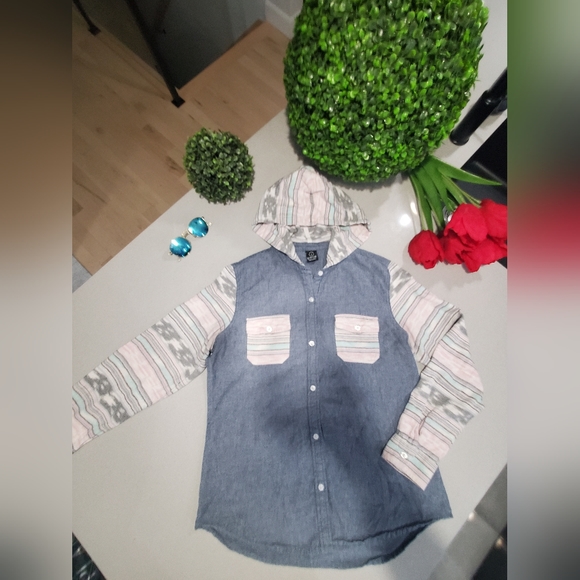 EMPYRE 👸 Beau chemisier à capuchon effet denim avec motifs...péruviens?🤔🤔 - Picture 2 of 8